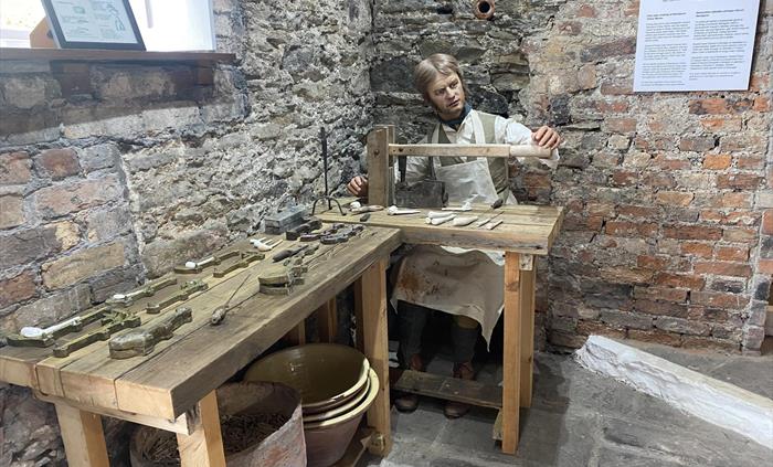 Pipemaking at Nantgarw China Works